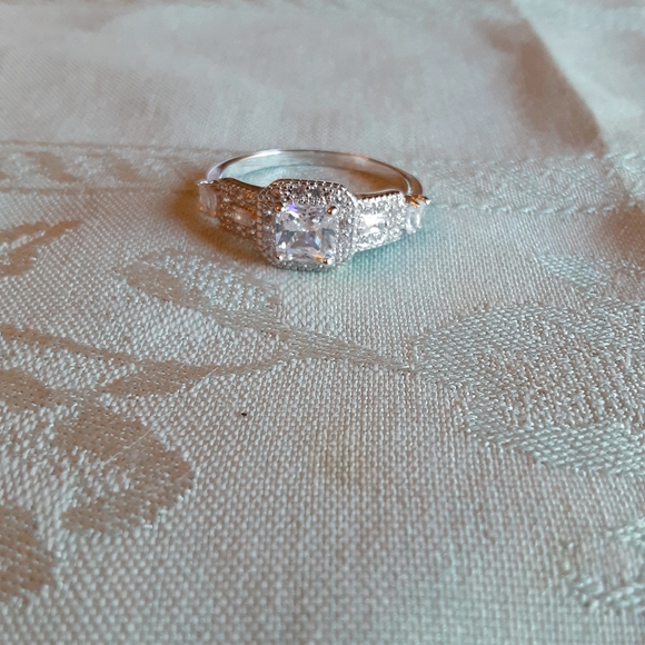 Stunning white topaz silver ring size 12. - Picture 3 of 7